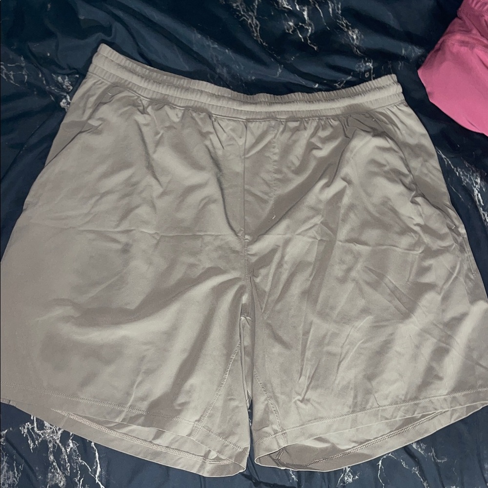 Men's Lulu lemon shorts large